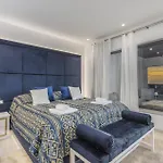 ヴィラ Sara For 10 People Near Novigrad With Sea View And Salt- Water Pool