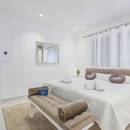 Sara For 10 People Near Novigrad With Sea View And Salt- Water Pool Vila *