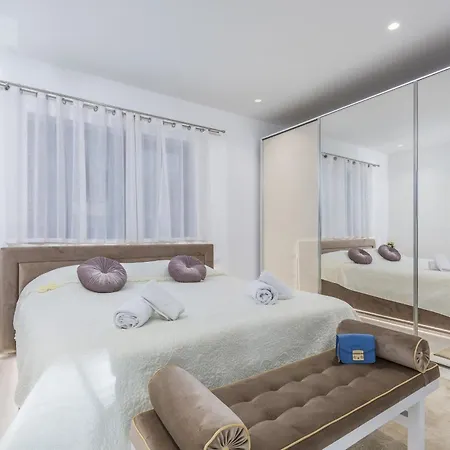Sara For 10 People Near Novigrad With Sea View And Salt- Water Pool * Kastelir