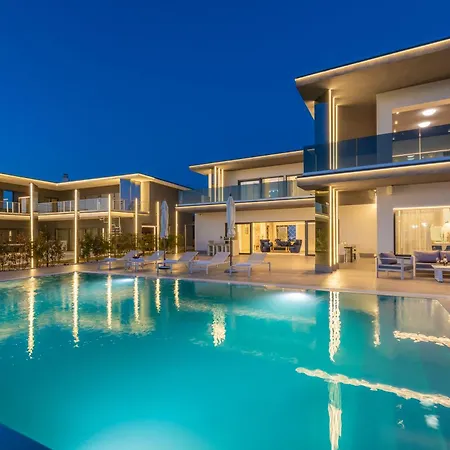 ヴィラ Sara For 10 People Near Novigrad With Sea View And Salt- Water Pool *