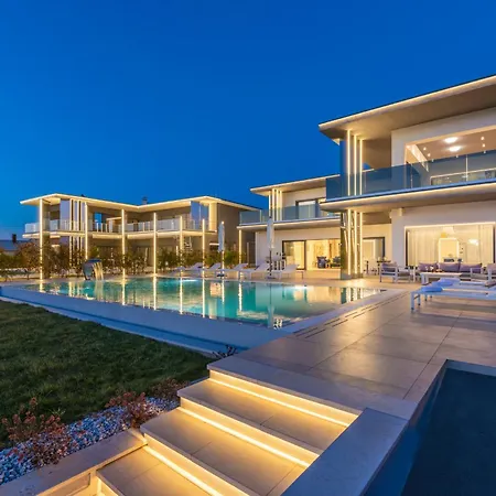 Sara For 10 People Near Novigrad With Sea View And Salt- Water Pool Kaštelir